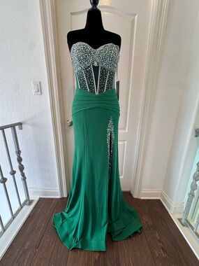 NWT Jovani Sz 10 Emerald Green Glamorous Gown with Embellished Bodice D5409 2026